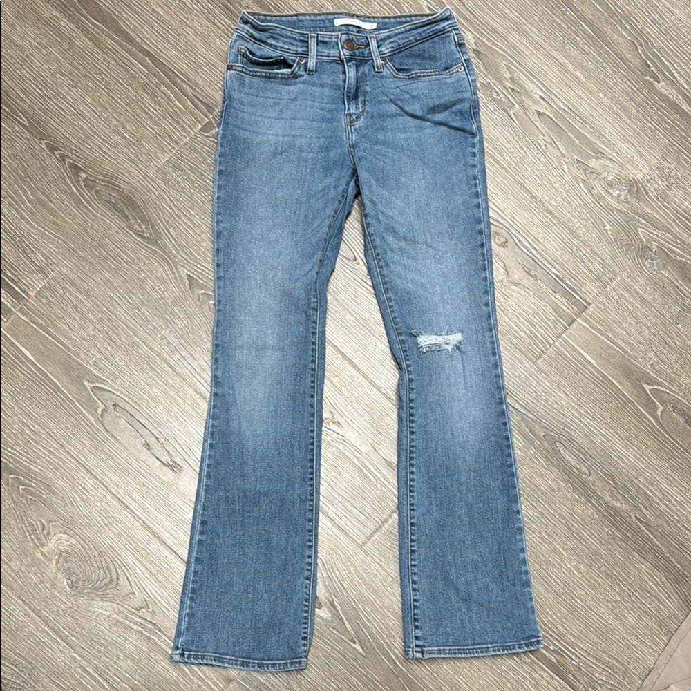 Levi’s Women’s Mid-Blue Bootcut Jeans size 27 (Women’s Small)